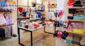Cách trang trí shop quần áo trẻ em